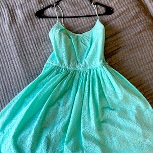 Women’s knee length spaghetti strap dress 👗